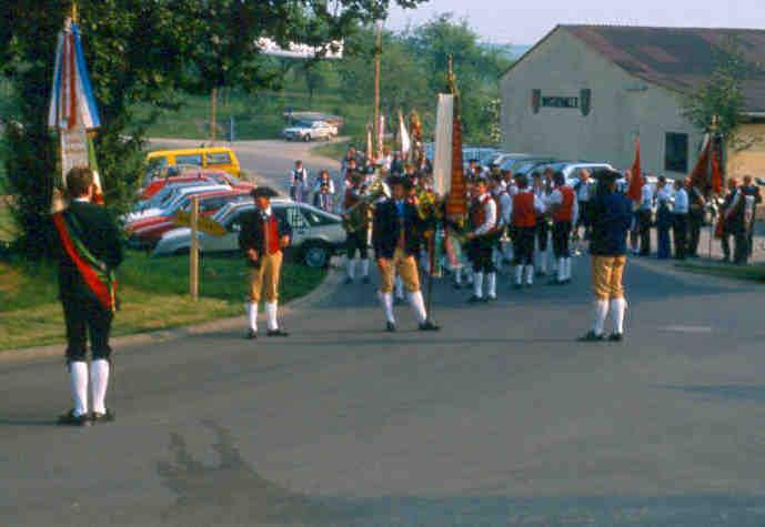 Kirchenparade mit dem Patenverein 
	aus Efeld