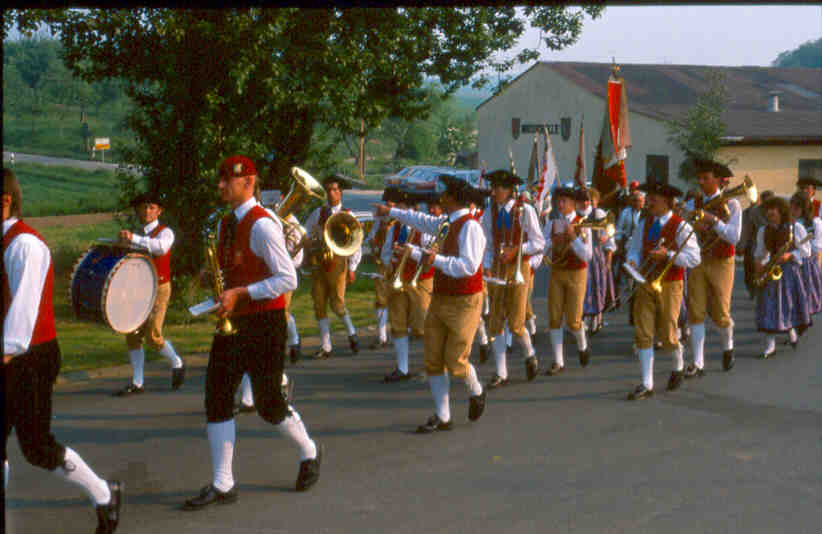Kirchenparade 
	mit dem Patenverein aus Efeld